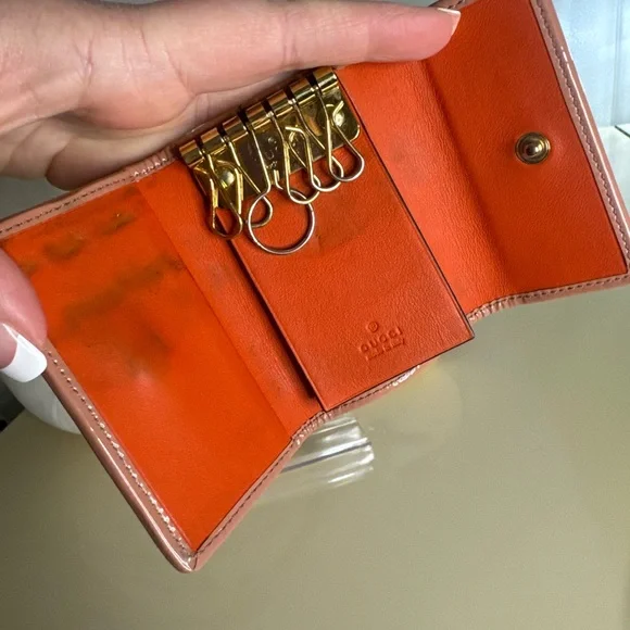 Gucci Key Holder with Pink bow and Orange Interior - Picture 3 of 10